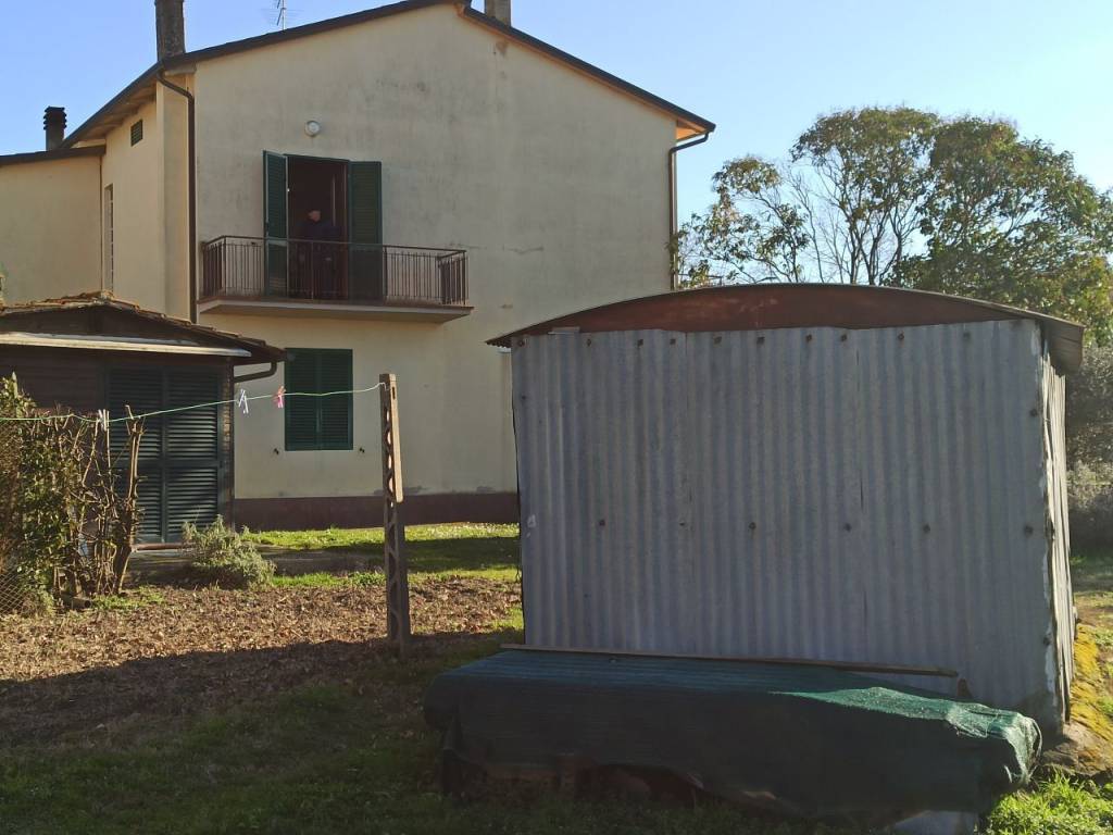 Casa indipendente a Castiglione del lago in Via Cristoforo Colombo - Foto 4