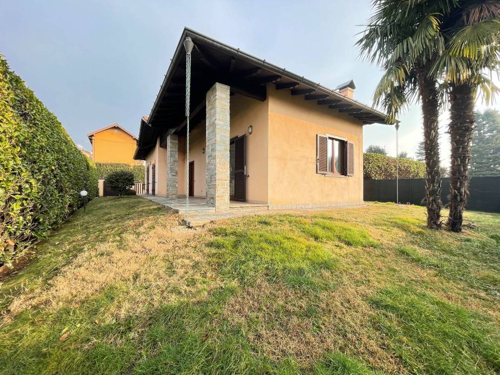 Villa a Carnago in Via Dante Alighieri, 4 - Foto 2