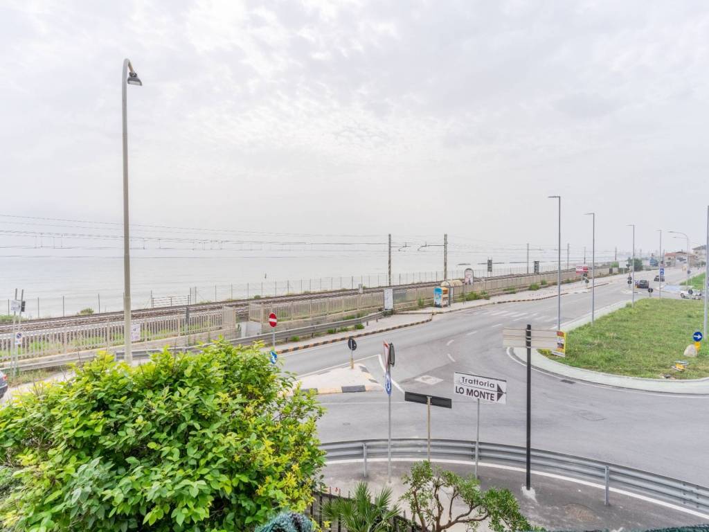 Appartamento a Civitanova marche in Via Cristoforo Colombo, 506 - Foto 3
