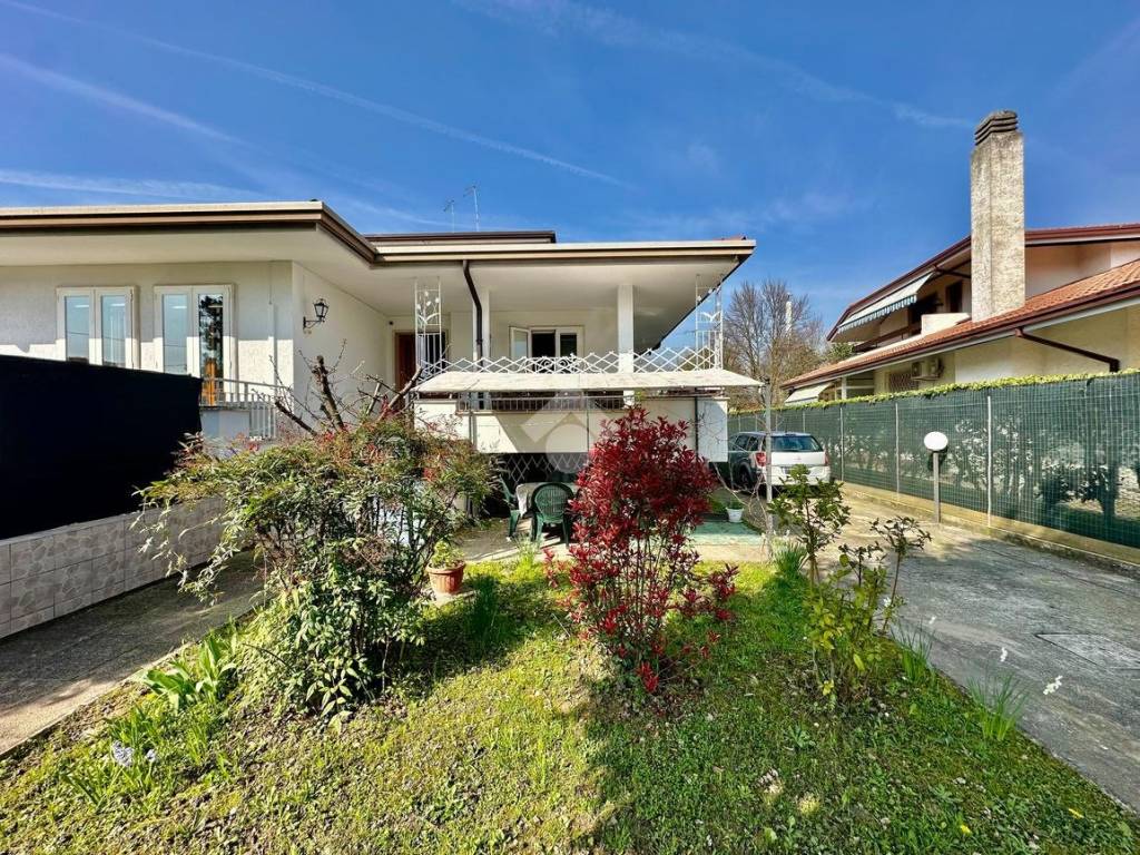 Villa a Abano terme in Via Puccini, 13 - Foto 3
