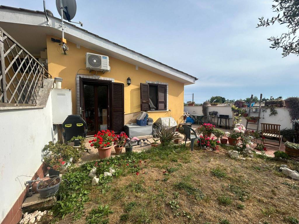 Villa a Aprilia in Via Torbido - Foto 3