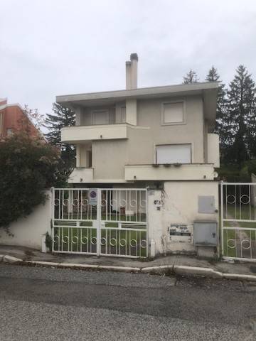 Villa a Avezzano in Via Guido d'Arezzo, 11 - Foto 4