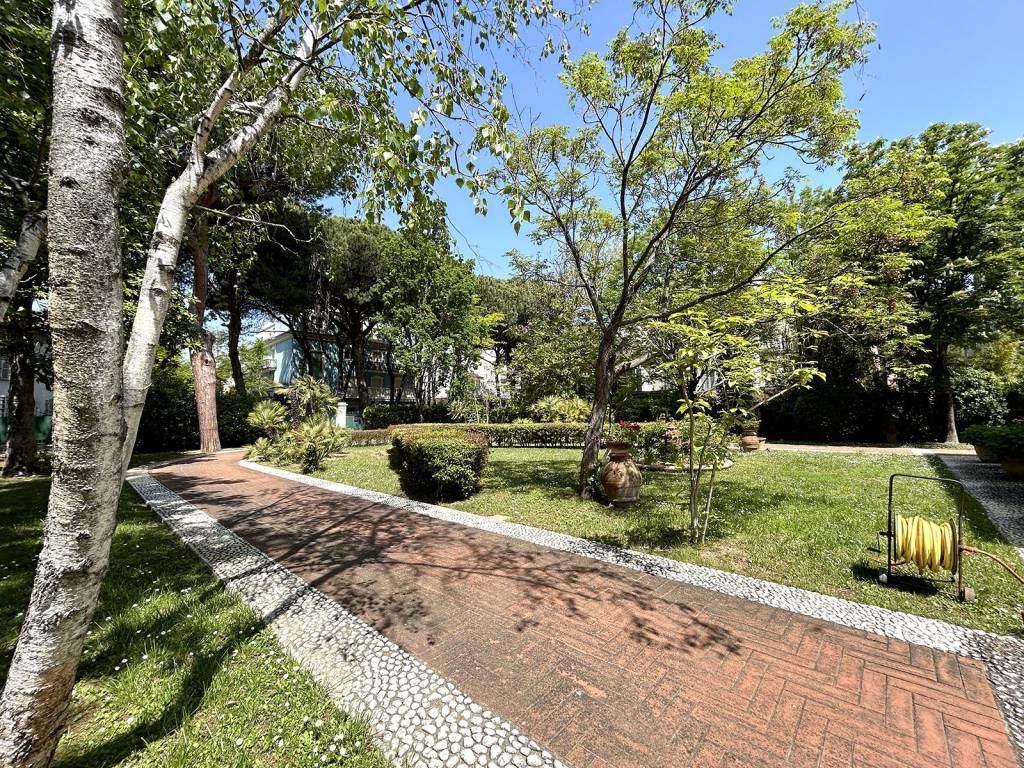 Villa a Riccione in Viale Cesare Battisti - Foto 4