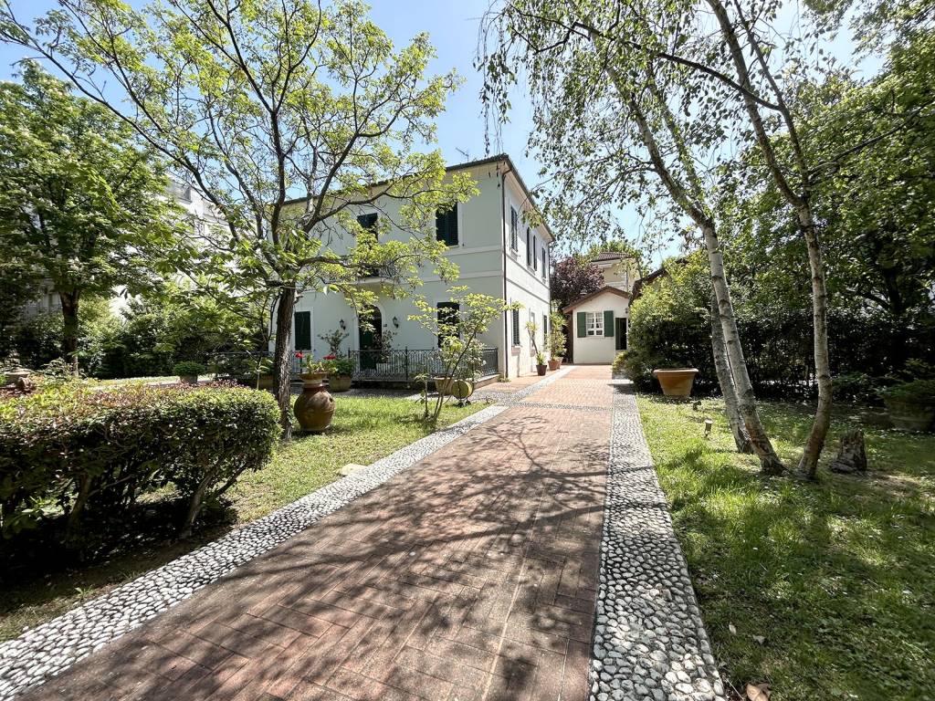 Villa a Riccione in Viale Cesare Battisti - Foto 5