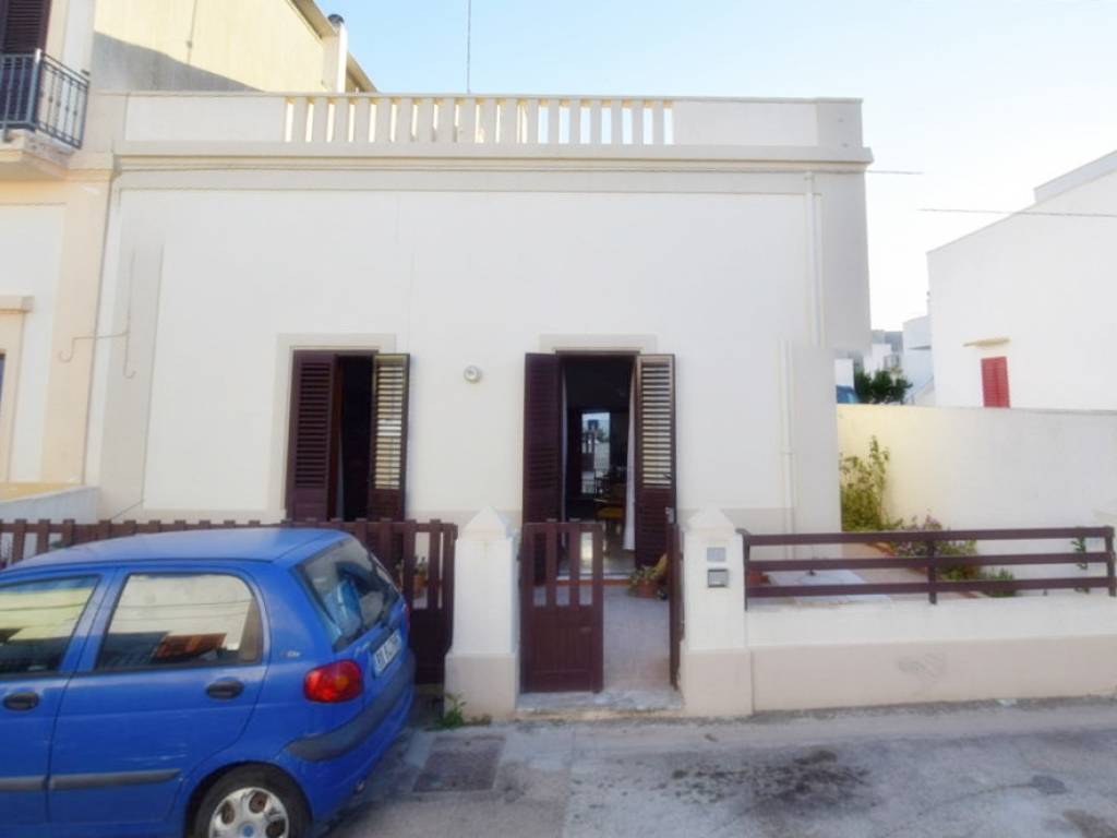 Casa indipendente a Gagliano del capo in Via Enrico Toti, 27 - Foto 3