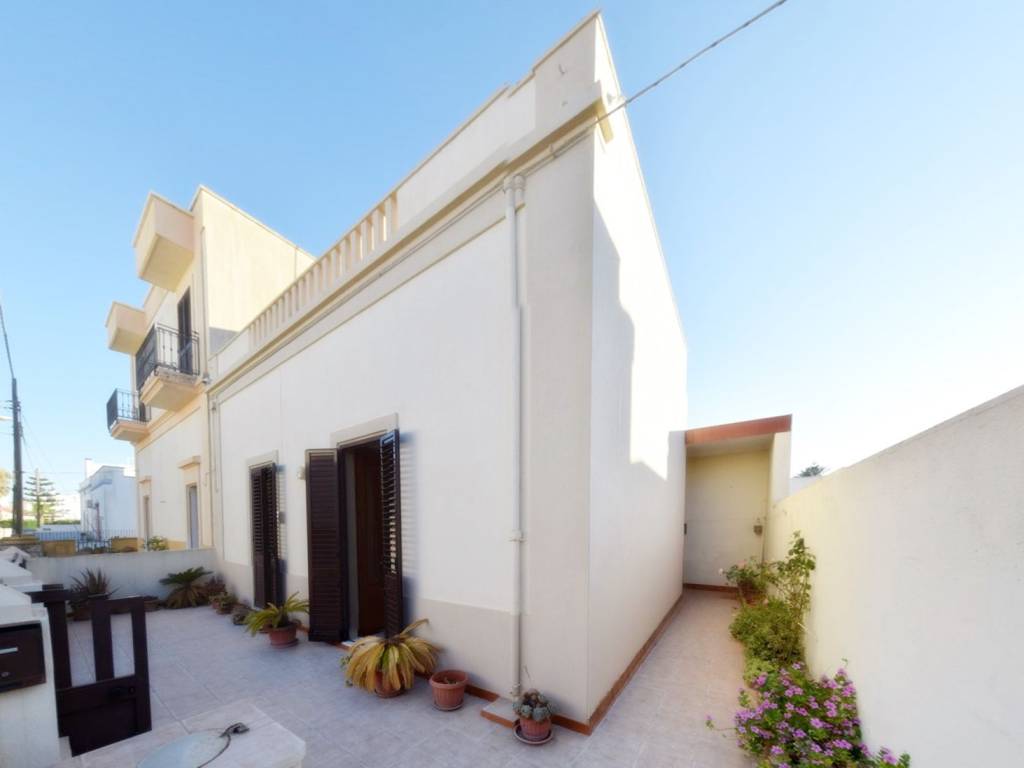 Casa indipendente a Gagliano del capo in Via Enrico Toti, 27 - Foto 4