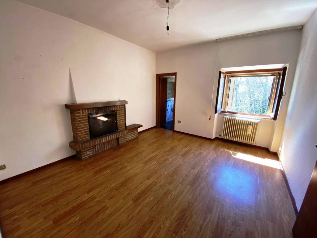 Casa indipendente a Esanatoglia in Via Roma, 45 - Foto 4