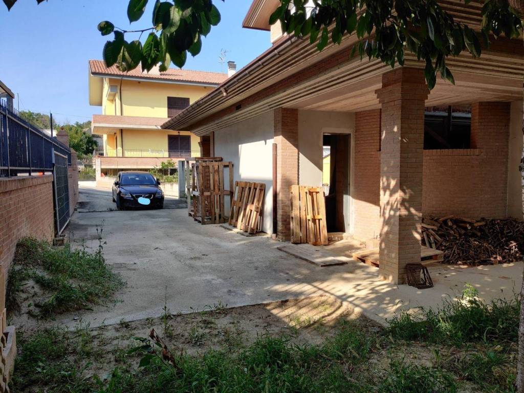 Villa a Bellante in Via Luigi Einaudi - Foto 4