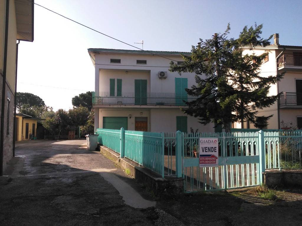 Villa a Bastia umbra in Via Santa Lucia - Foto 2