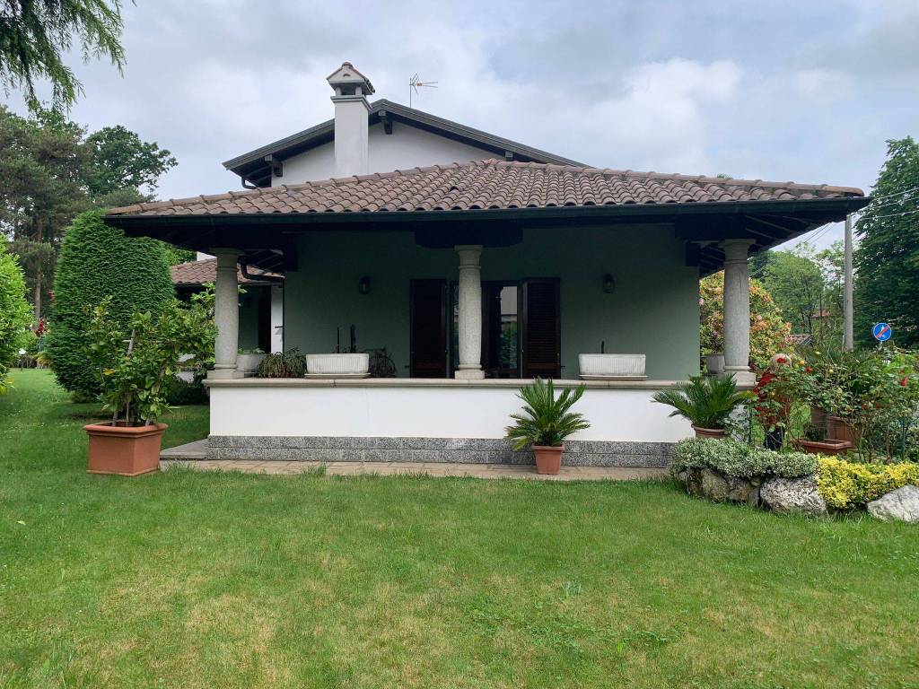 Villa a Carnago in Via Brianzola, 30 - Foto 3