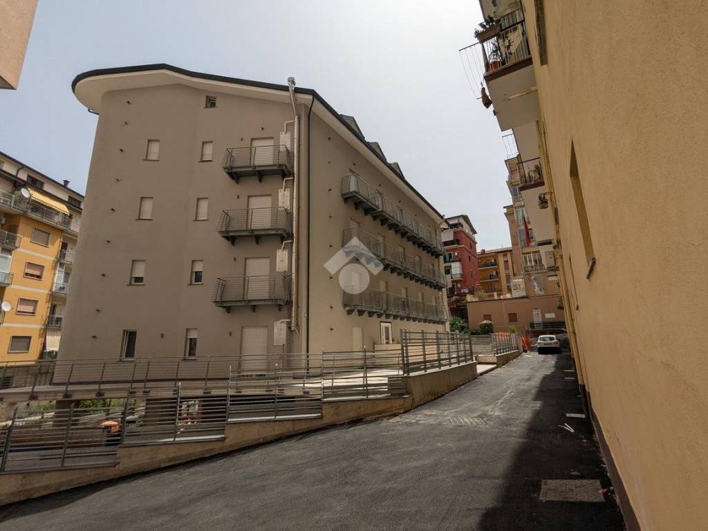 Appartamento a Avellino in Via Vincenzo Volpe, 41 - Foto 2