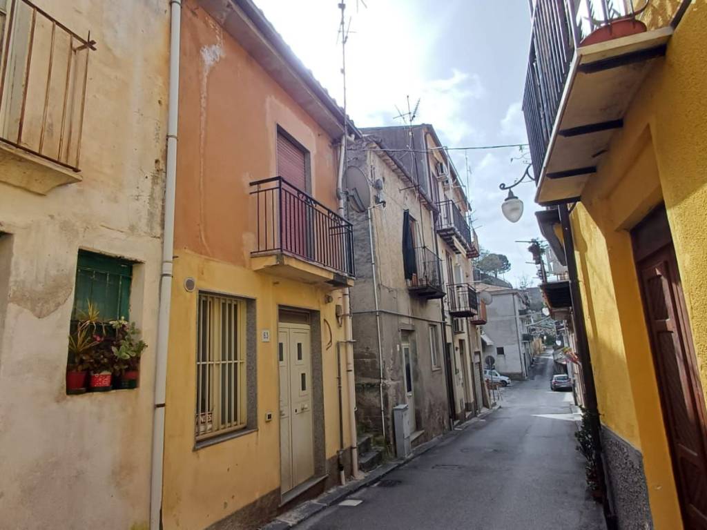 Casa indipendente a Sant'angelo di brolo in Via Limina - Foto 2