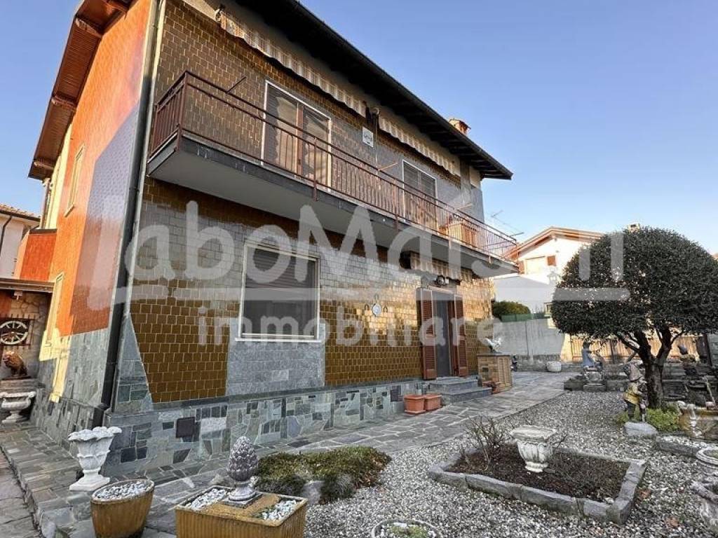 Casa indipendente a Cocquio-trevisago in Via Milano, 22 - Foto 2