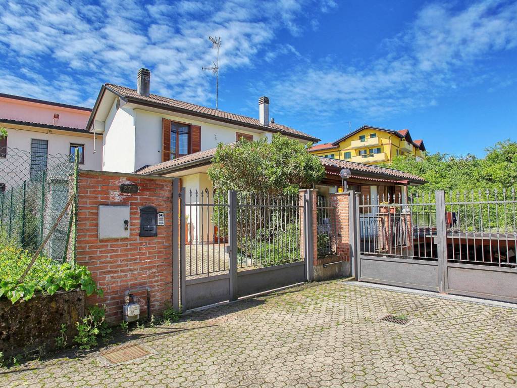 Villa a Cardano al campo in Via F. Buffoni - Foto 2