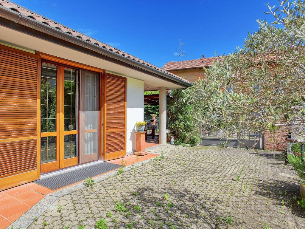 Villa a Cardano al campo in Via F. Buffoni - Foto 3