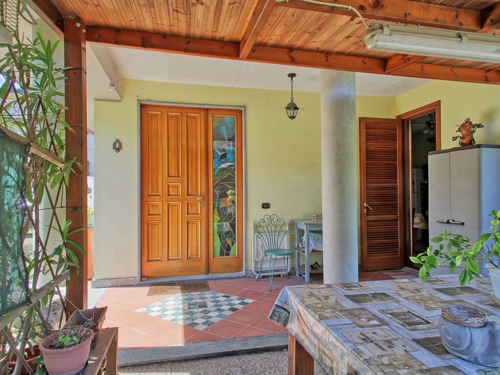 Villa a Cardano al campo in Via F. Buffoni - Foto 4