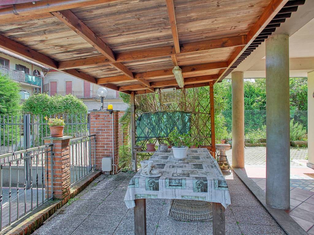 Villa a Cardano al campo in Via F. Buffoni - Foto 5
