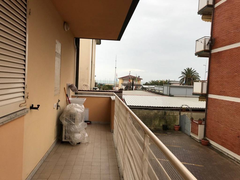 Appartamento a Camaiore in Viale Cristoforo Colombo, 244 - Foto 3