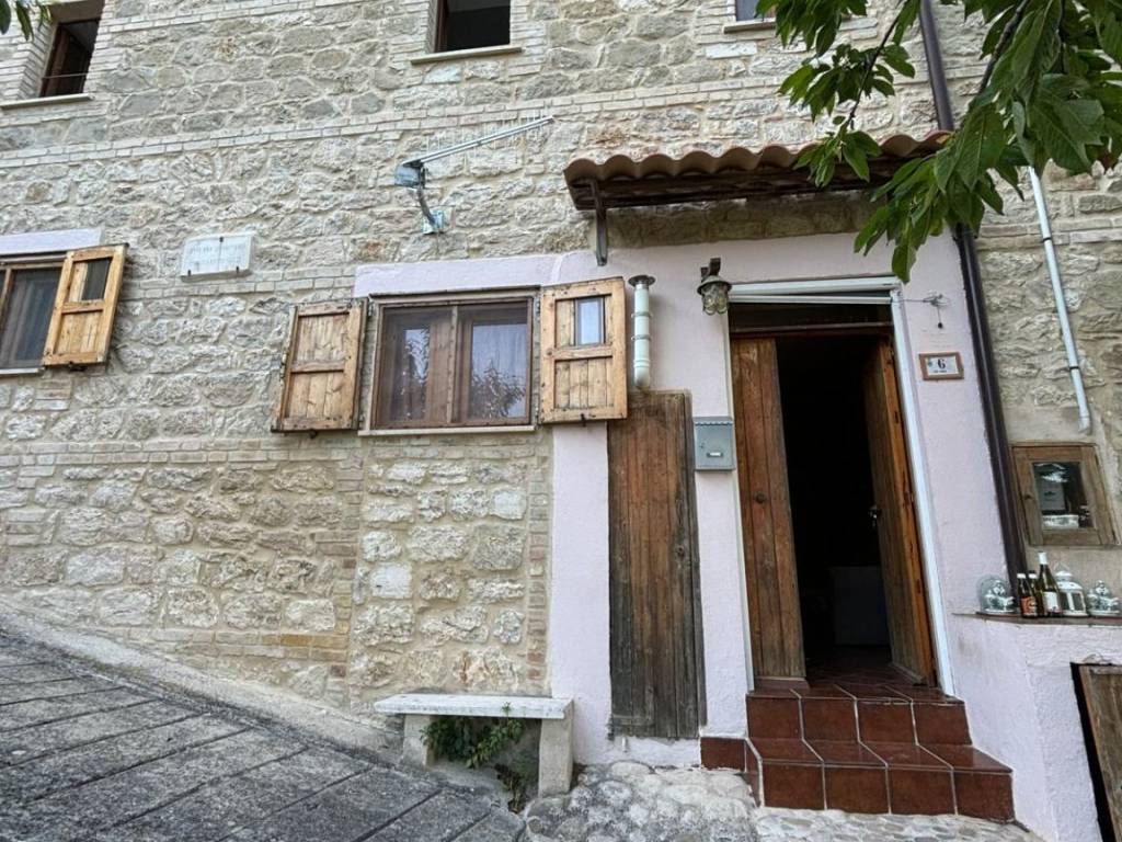 Appartamento a Roccafluvione in Frazione Olibra Incinant - Foto 2
