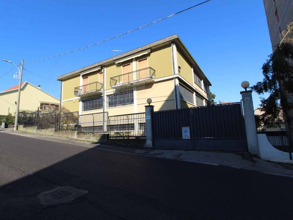 Palazzo / stabile a Vigevano in Via Carlo Poma, 1 - Foto 3