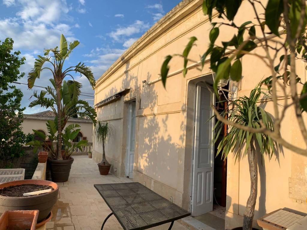 Villa a Noto in Via Della Croce S.N.C. - Foto 2