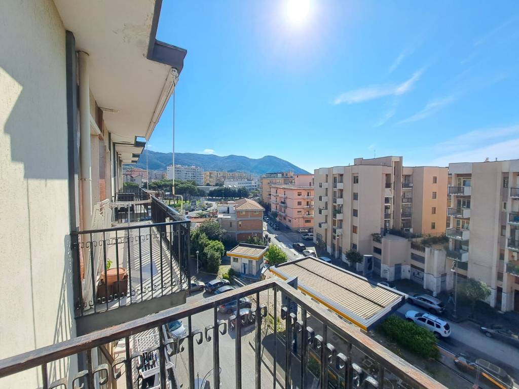 Appartamento a Salerno in Via Rocco Cocchia - Foto 3