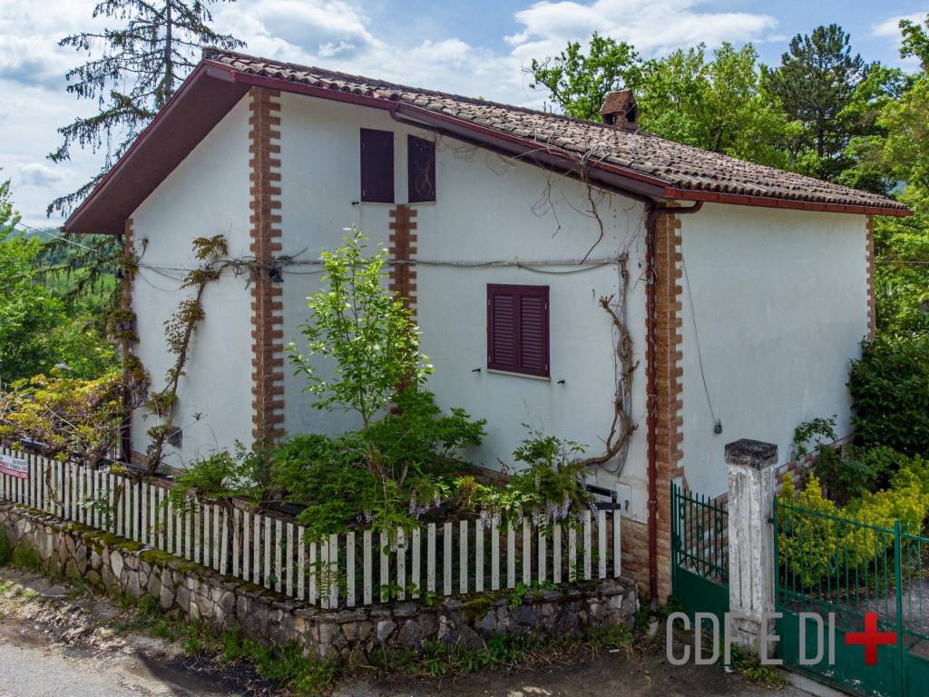 Villa a Pescorocchiano in Via Castagneta - Foto 2
