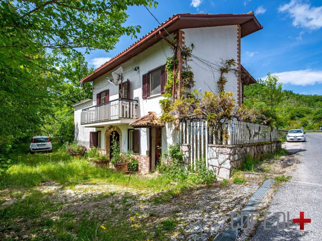 Villa a Pescorocchiano in Via Castagneta - Foto 4