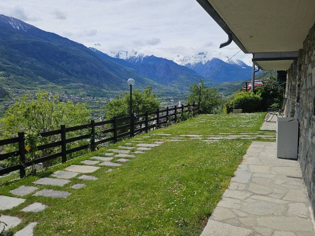 Appartamento a Aosta in Rue du Coutumier, 16 - Foto 2