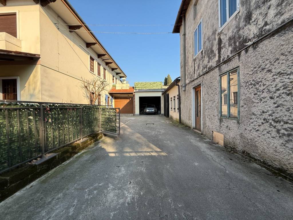 Casa indipendente a Thiene in Via Vittorio Veneto, 74 - Foto 2