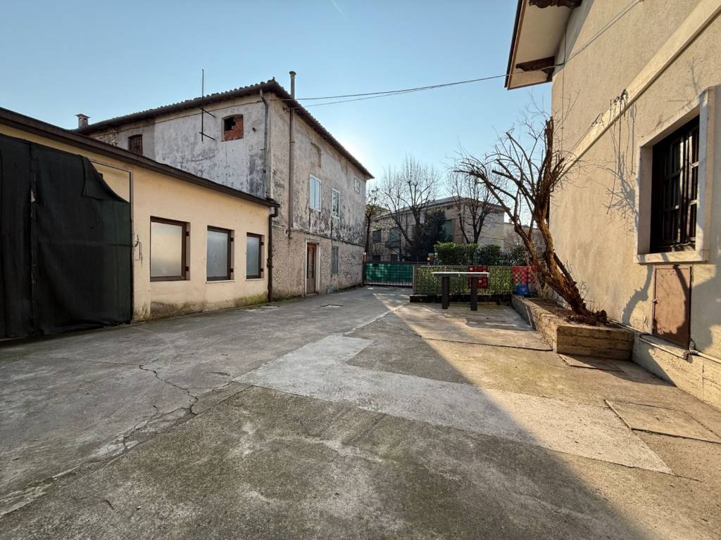 Casa indipendente a Thiene in Via Vittorio Veneto, 74 - Foto 3