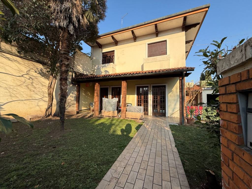 Casa indipendente a Thiene in Via Vittorio Veneto, 74 - Foto 5