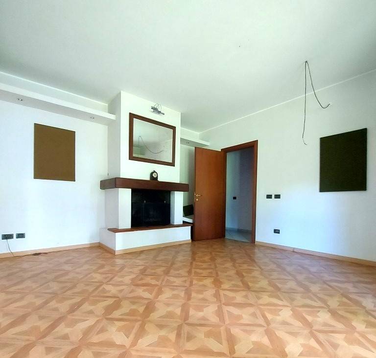 Palazzo / stabile a Castelletto sopra ticino in Via Sempione, 77 - Foto 3