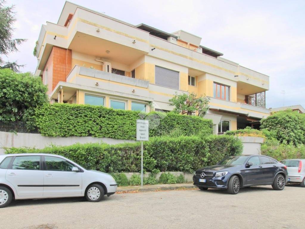 Appartamento a Pescara in VIA MARIO MANTINI, 14 - Foto 2