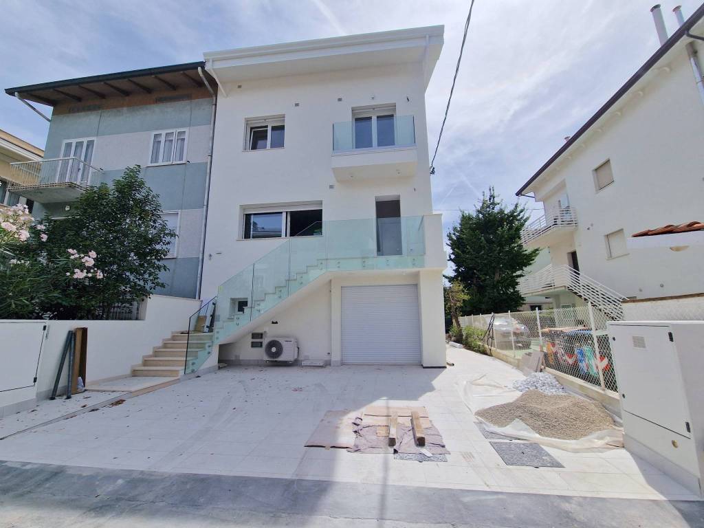 Attico / mansarda a Riccione in Viale Montefiore Conca - Foto 2