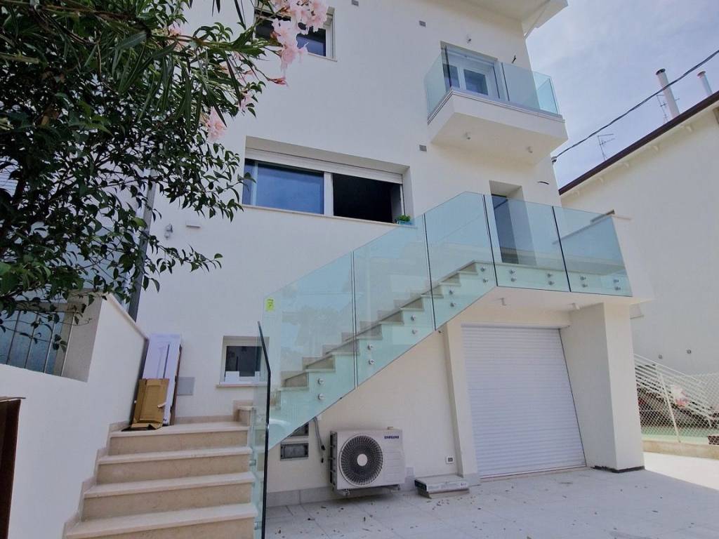 Attico / mansarda a Riccione in Viale Montefiore Conca - Foto 3