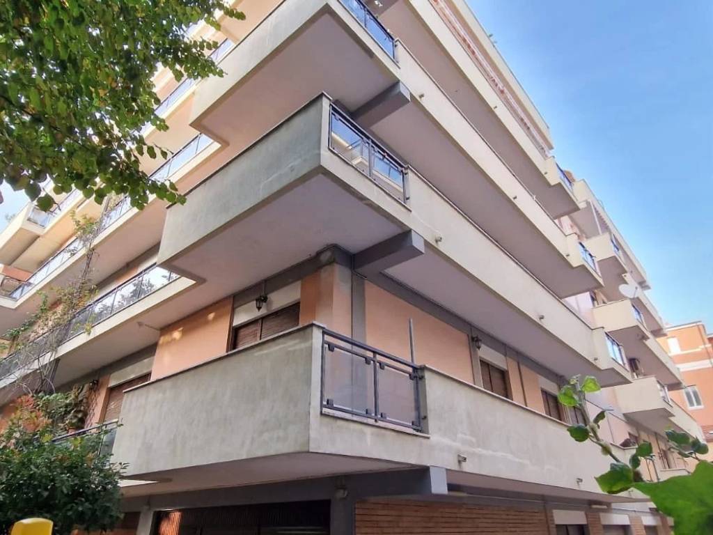 Appartamento a Pescara in Viale Regina Elena, n.68 - Foto 3