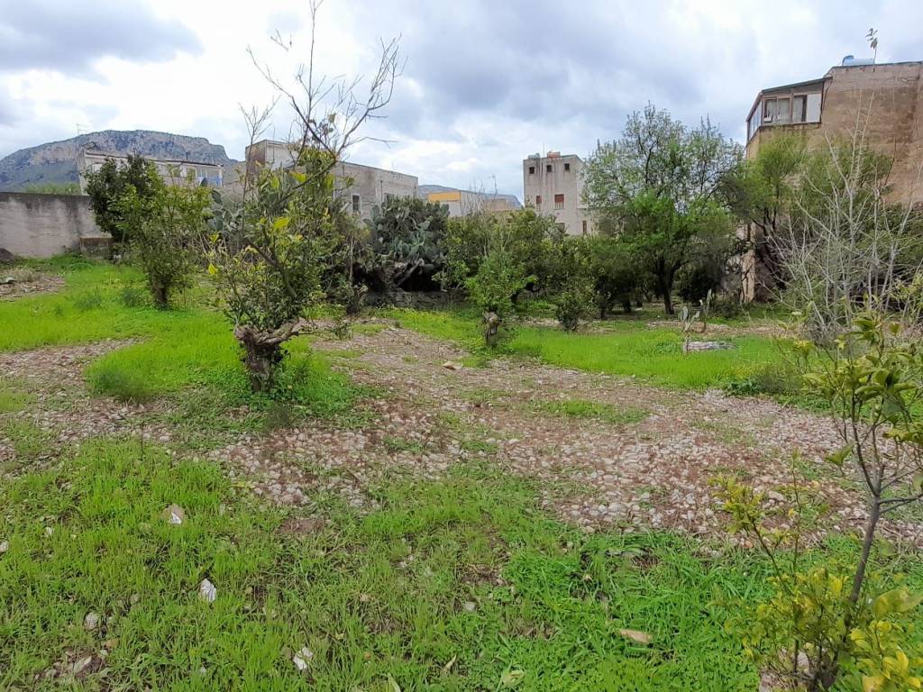 Terreno a Cinisi in Via Santa Croce - Foto 2