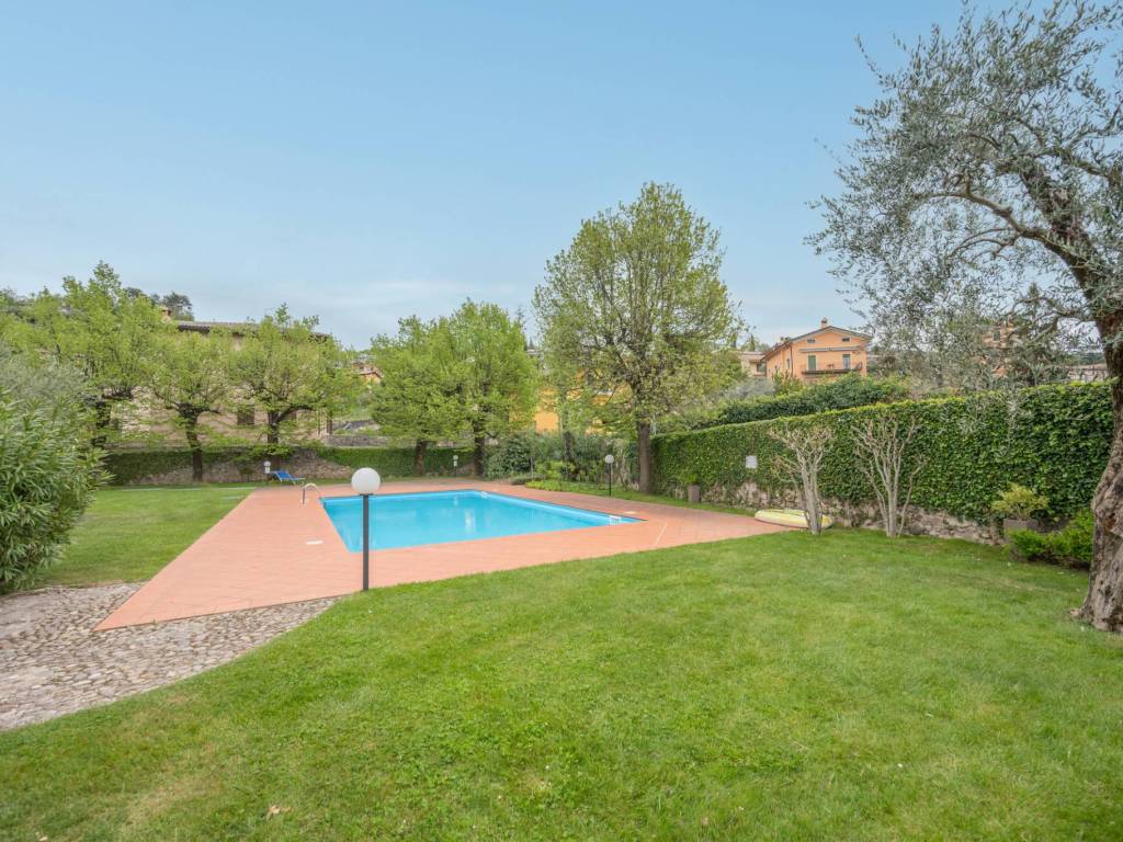 Appartamento a Torri del benaco in Viale Fratelli Lavanda - Foto 2