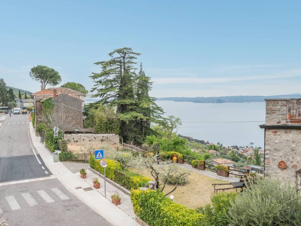 Appartamento a Torri del benaco in Viale Fratelli Lavanda - Foto 4