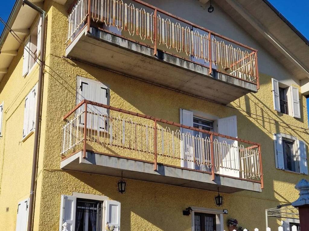 Villa a Vezzano sul crostolo in Strada Statale 63 S.N.C. - Foto 3