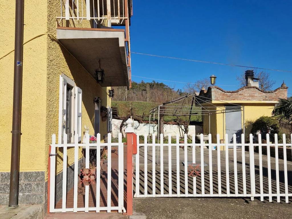 Villa a Vezzano sul crostolo in Strada Statale 63 S.N.C. - Foto 5