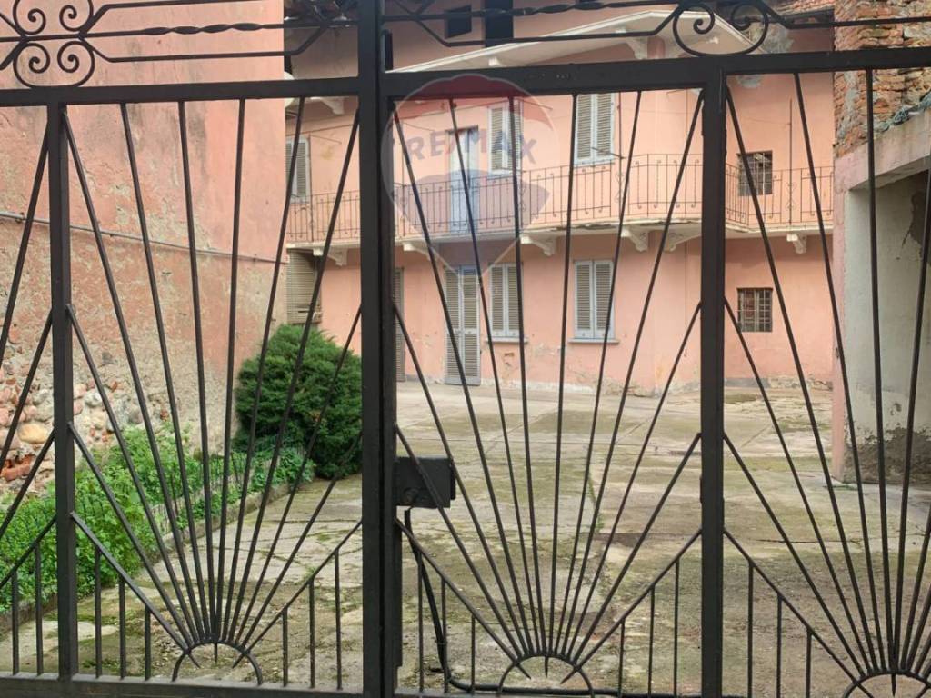 Rustico / casale a Varallo pombia in VICOLO SANTO SPIRITO, 3 - Foto 2