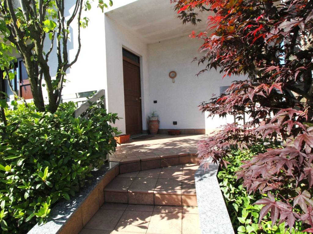 Villa a Gorla minore in Via dei Mille - Foto 2