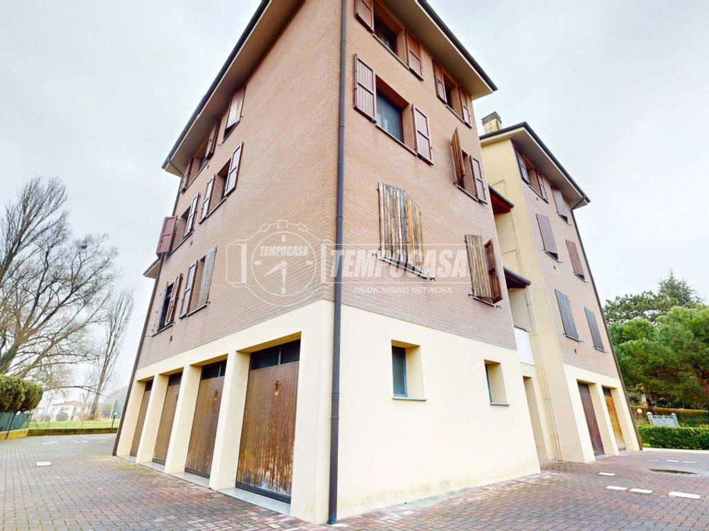 Appartamento a Cento in Via Umberto Giordano 49 - Foto 3