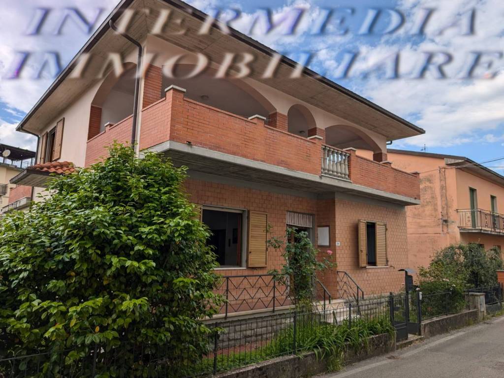 Villa a Bucine in Strada Provinciale di Mercatale - Foto 3