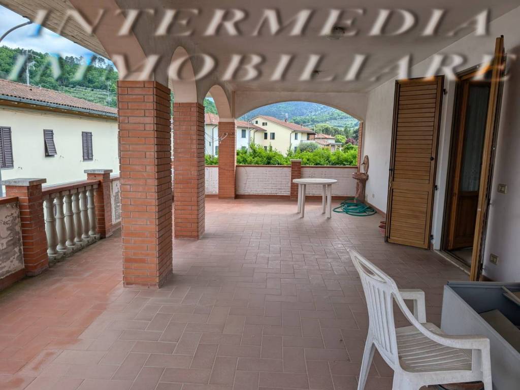 Villa a Bucine in Strada Provinciale di Mercatale - Foto 4