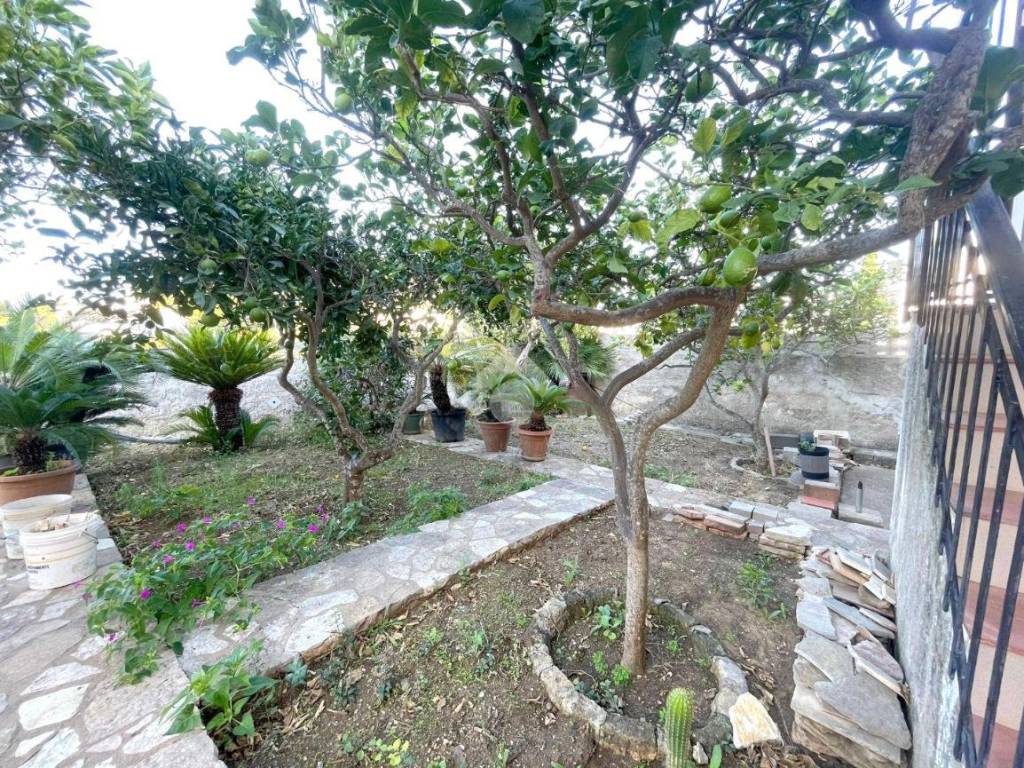 Palazzo / stabile a Valderice in Via Caposcale, 34 - Foto 2