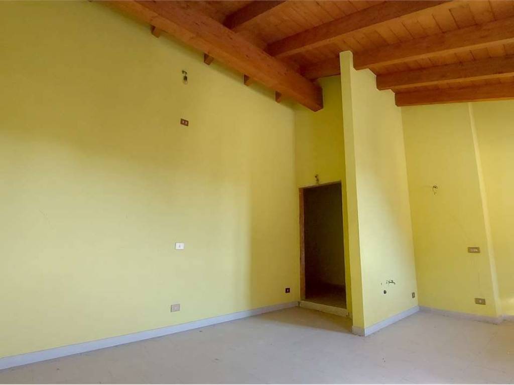 Appartamento a Airuno in Via Postale Vecchia - Foto 5
