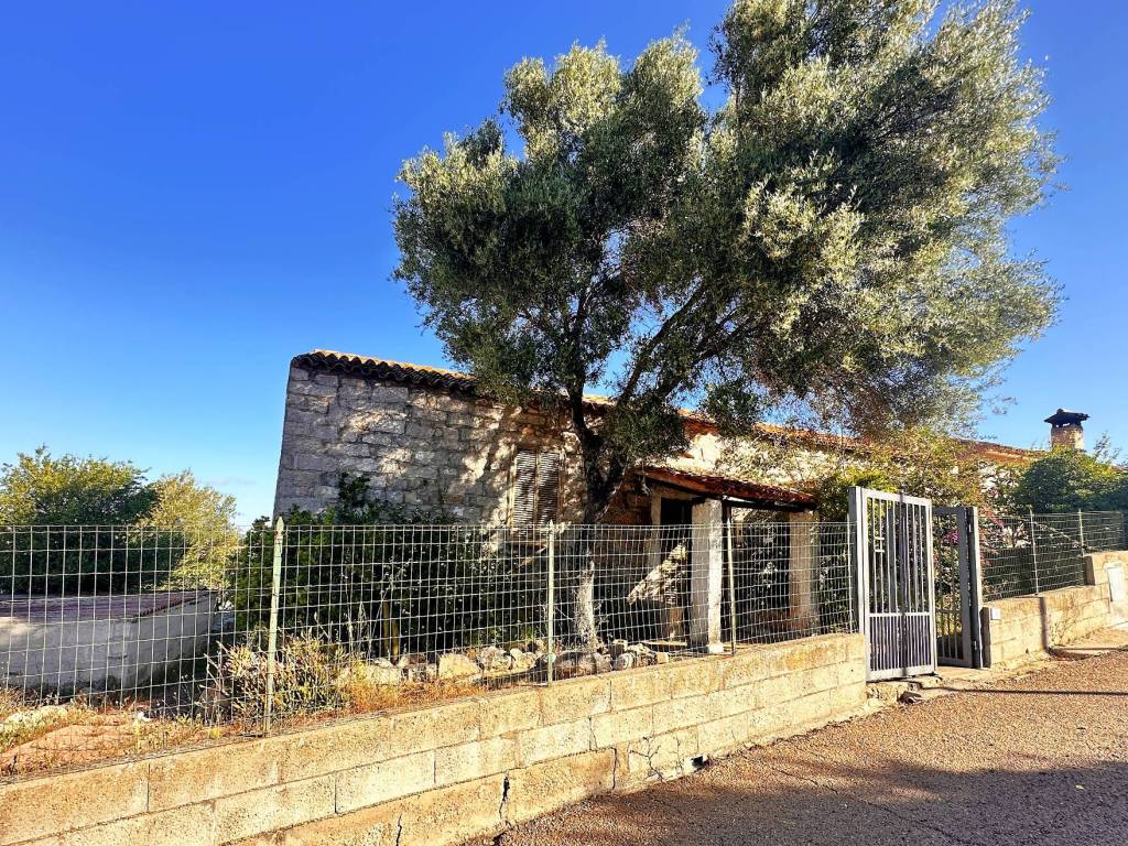 Casa indipendente a Loiri porto san paolo in Via P.Mossa - Foto 3